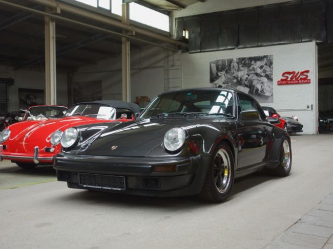 PORSCHE 911 3,3L TURBO COUPE